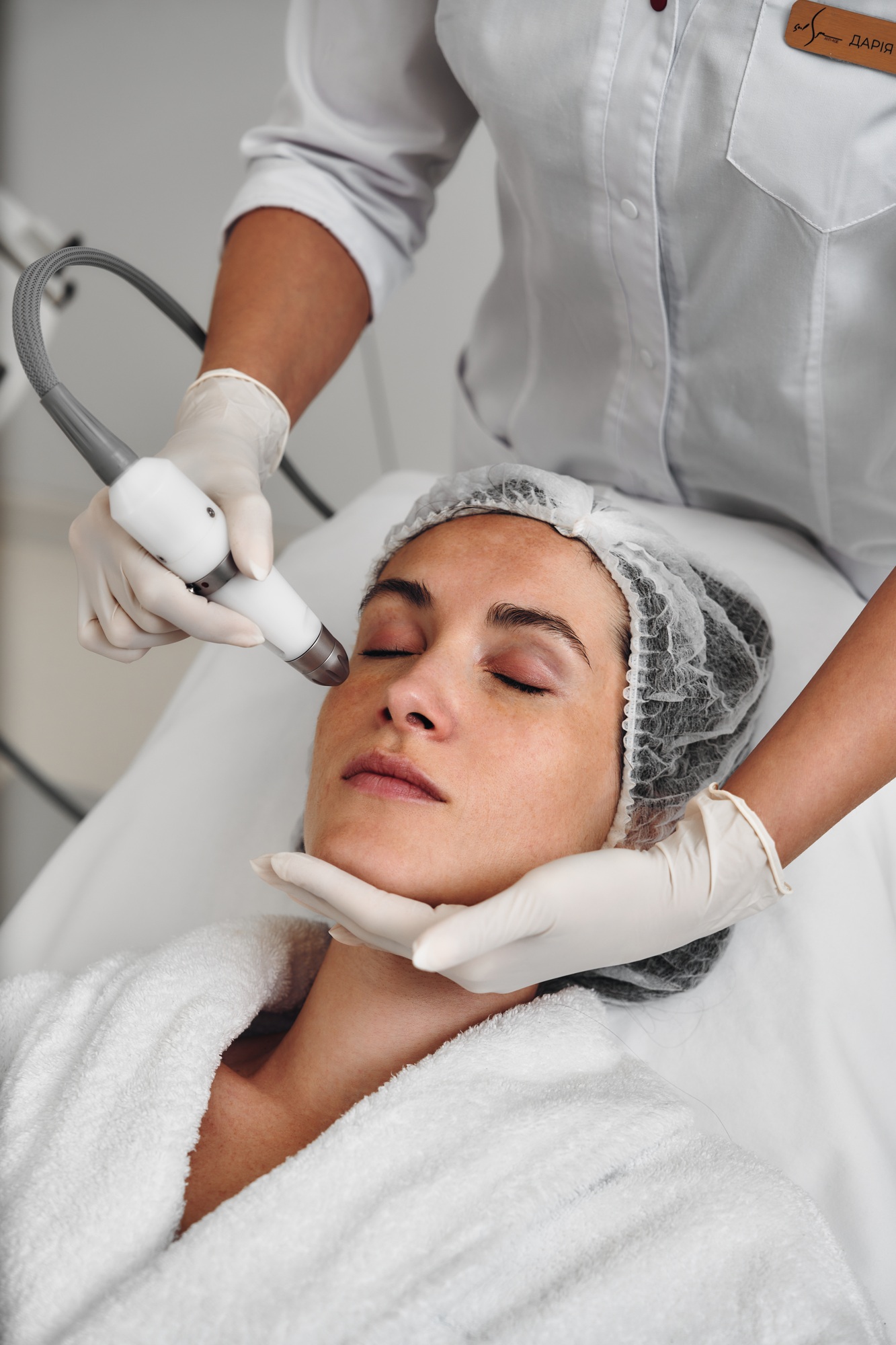 Aesthetic treatment session on a womans face in a modern clinic